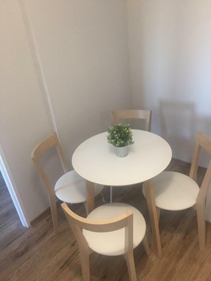 Apartment Business Center *